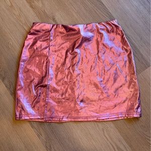 ✨LAST CHANCE before item removal✨ Pink metallic stretch skirt with slit
